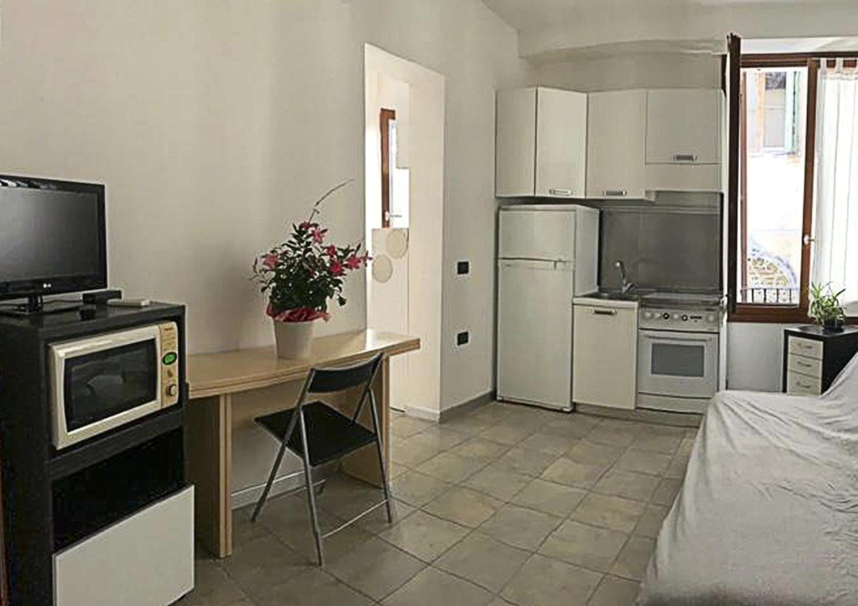 Апартаменти Casa Manuela Non Turisti Ma Ospiti Кіоджа Екстер'єр фото